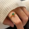 Ring aus Gold mit Smaragd Eleganter Luxus und stilvolle Raffinesse für Damen