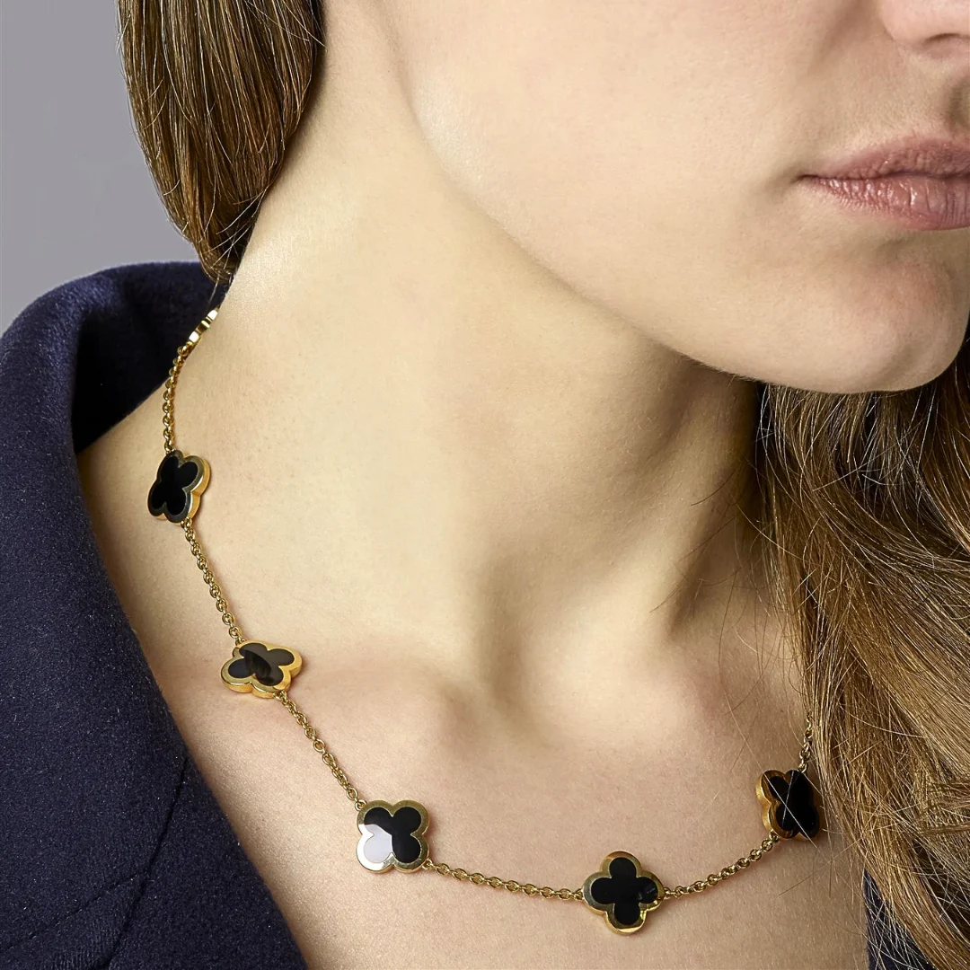 Halskette mit Perlmuttkleeblatt Alix – Bild 7