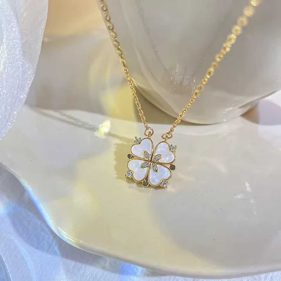 Halskette mit Perlmuttkleeblatt Alix – Bild 4